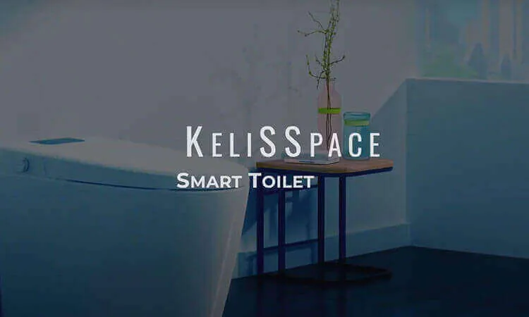 WC intelligente Keliss in un bagno dalle luci soffuse