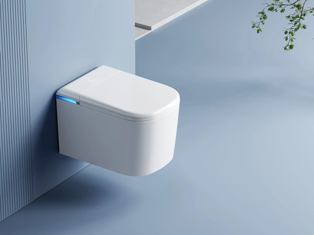 WC intelligente Keliss sospeso su una parete azzurra