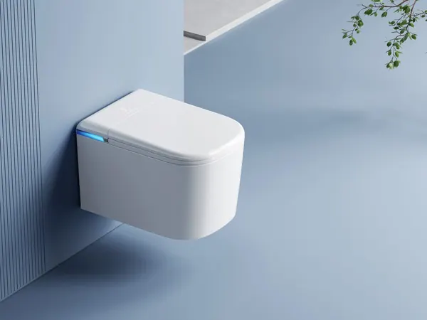 WC intelligente Keliss sospeso su una parete azzurra